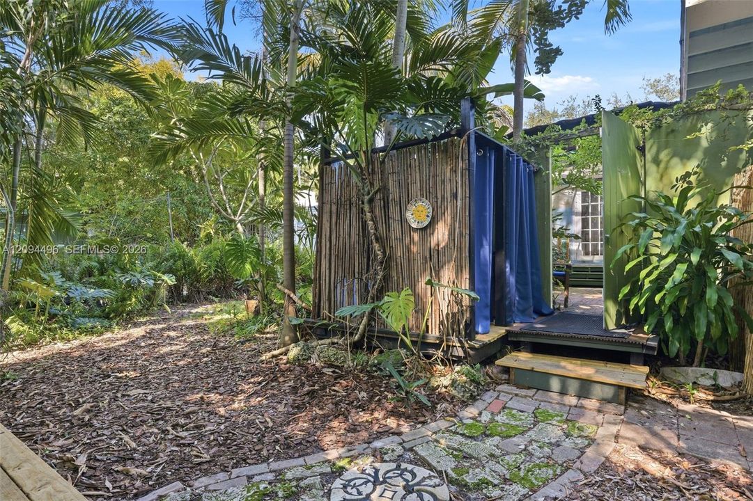 Active With Contract: $2,100,000 (2 beds, 1 baths, 1552 Square Feet)