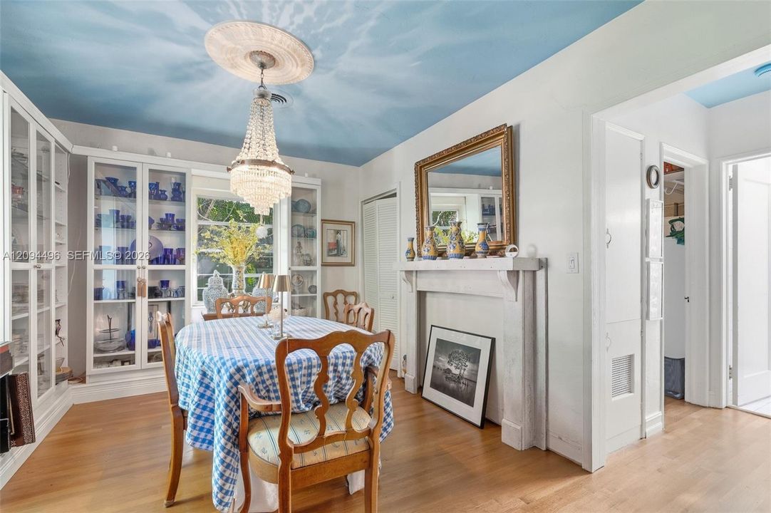 Active With Contract: $2,100,000 (2 beds, 1 baths, 1552 Square Feet)