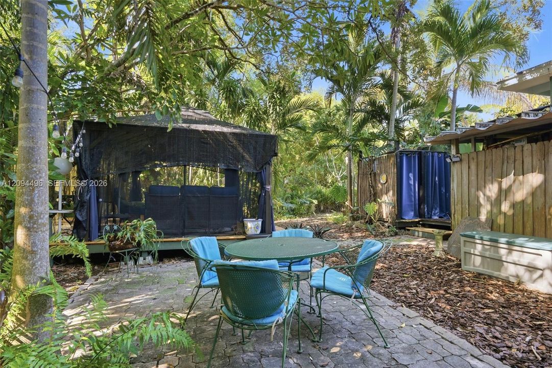 Active With Contract: $2,100,000 (2 beds, 1 baths, 1552 Square Feet)