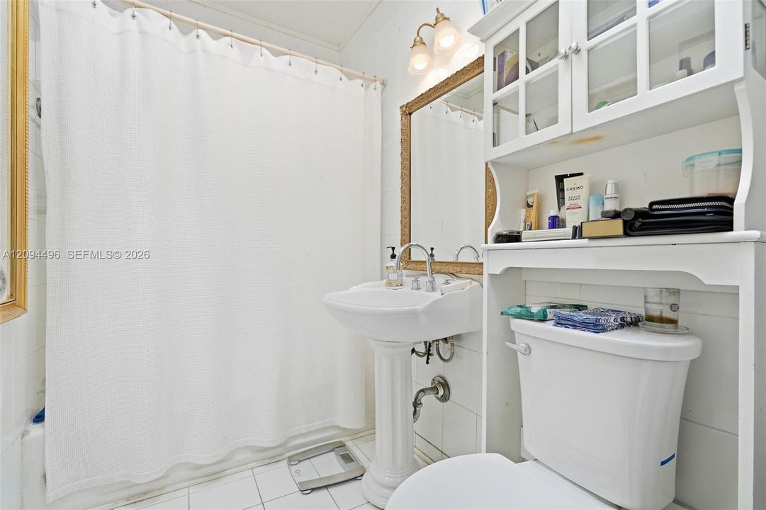 Active With Contract: $2,100,000 (2 beds, 1 baths, 1552 Square Feet)