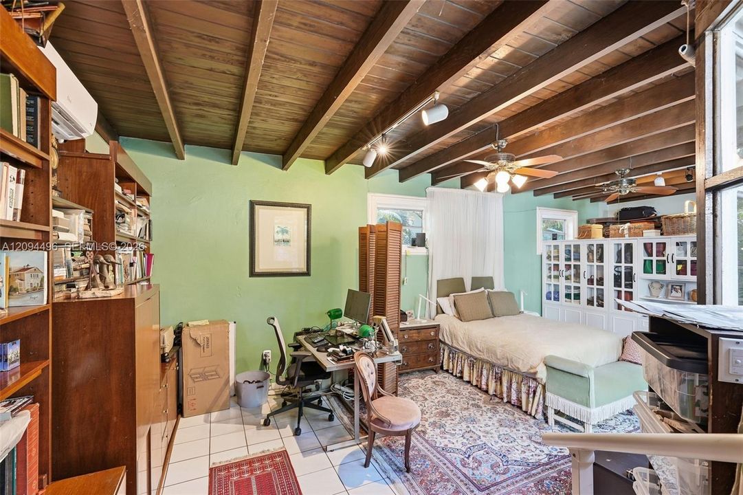 Active With Contract: $2,100,000 (2 beds, 1 baths, 1552 Square Feet)