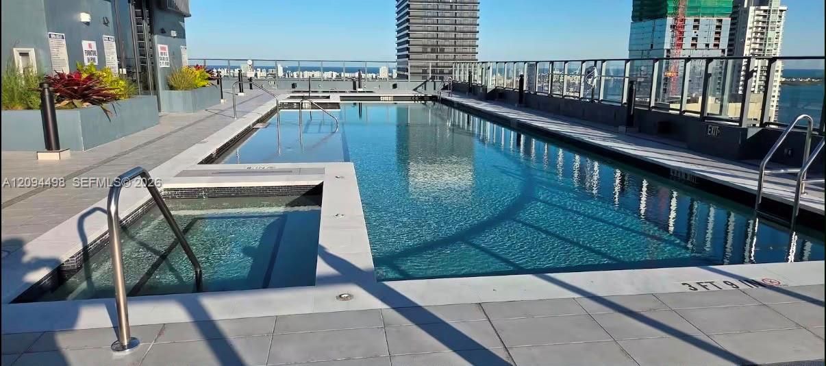 For Sale: $529,900 (1 beds, 1 baths, 509 Square Feet)