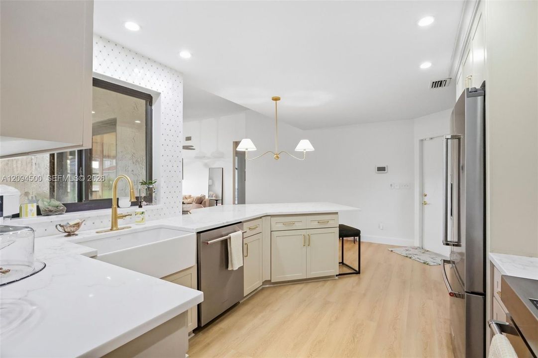 For Sale: $800,000 (3 beds, 2 baths, 1960 Square Feet)