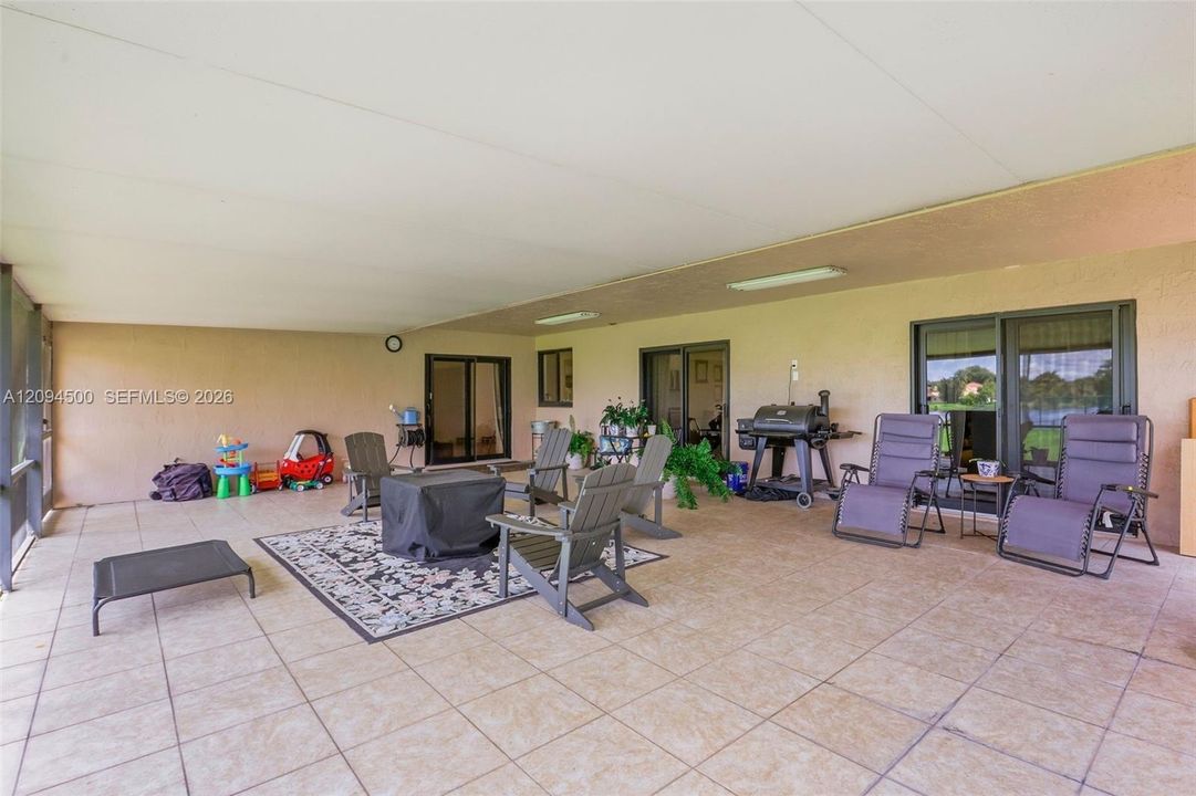 For Sale: $800,000 (3 beds, 2 baths, 1960 Square Feet)