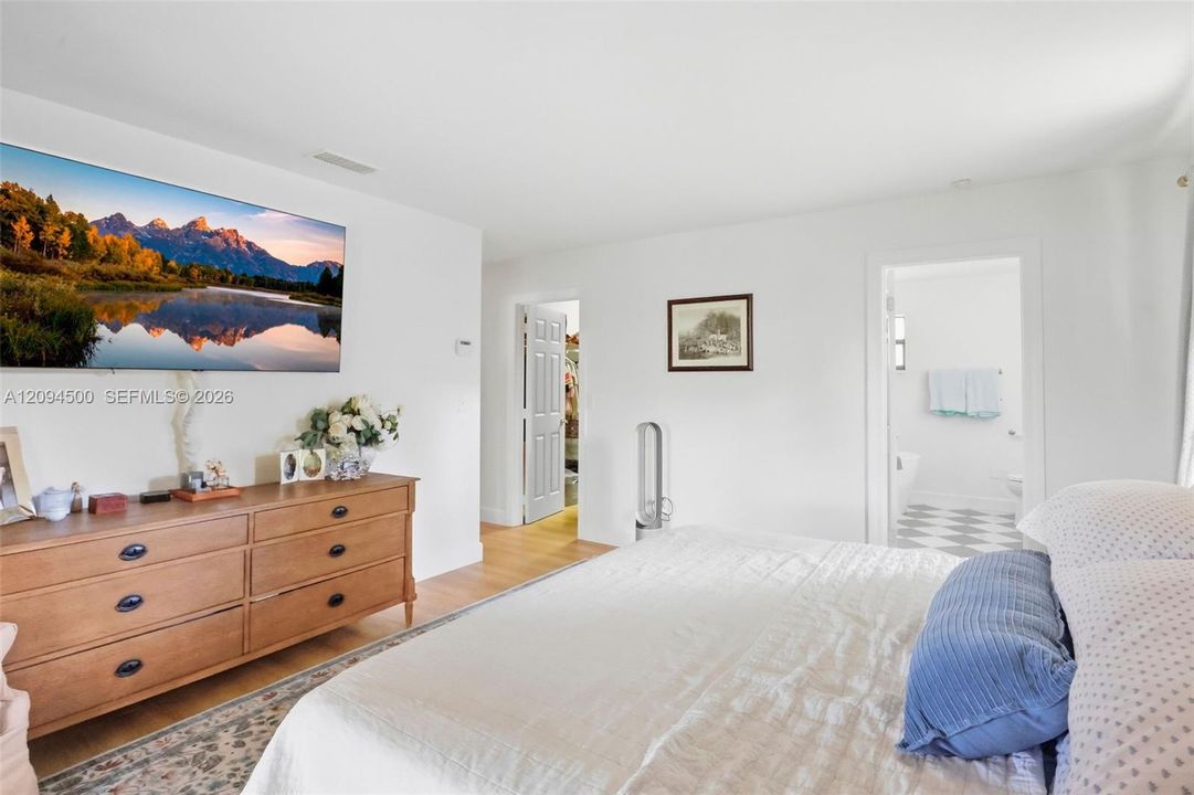 For Sale: $800,000 (3 beds, 2 baths, 1960 Square Feet)