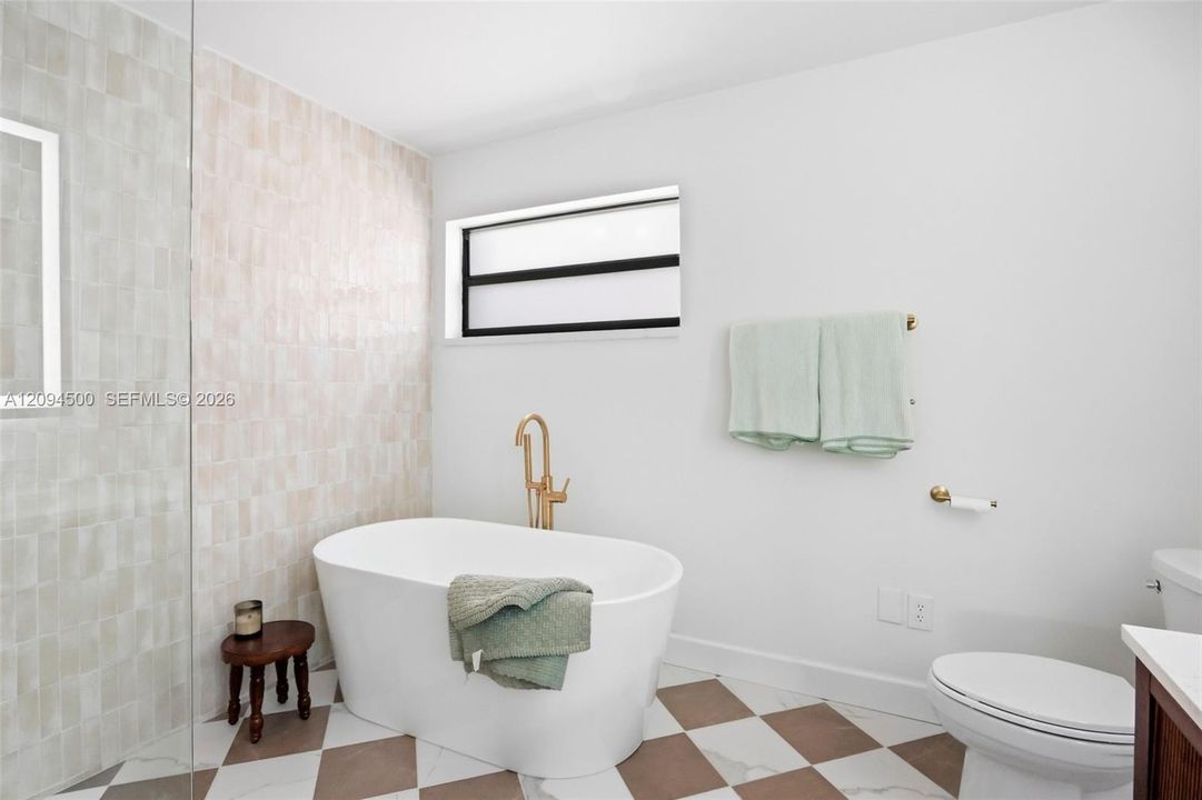 For Sale: $800,000 (3 beds, 2 baths, 1960 Square Feet)