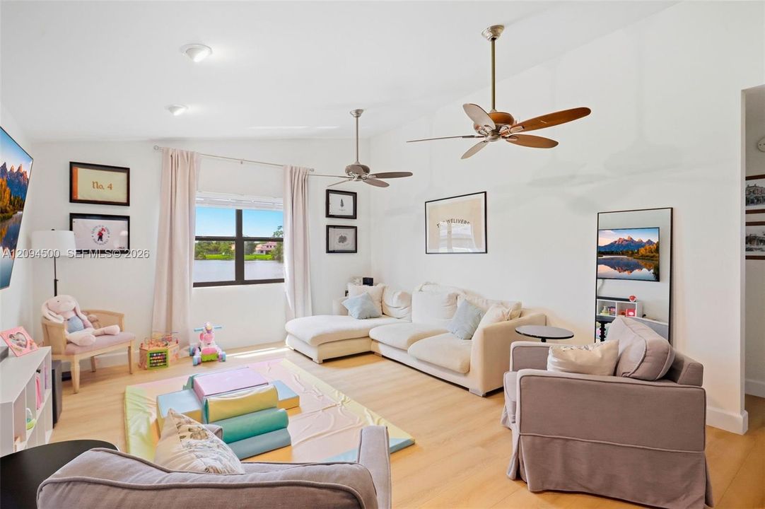 For Sale: $800,000 (3 beds, 2 baths, 1960 Square Feet)