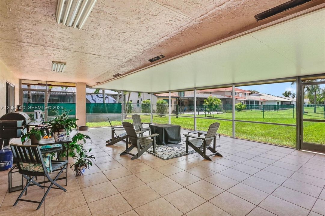 For Sale: $800,000 (3 beds, 2 baths, 1960 Square Feet)