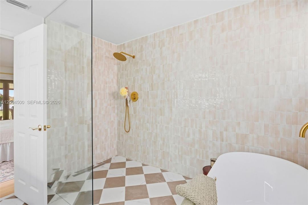 For Sale: $800,000 (3 beds, 2 baths, 1960 Square Feet)
