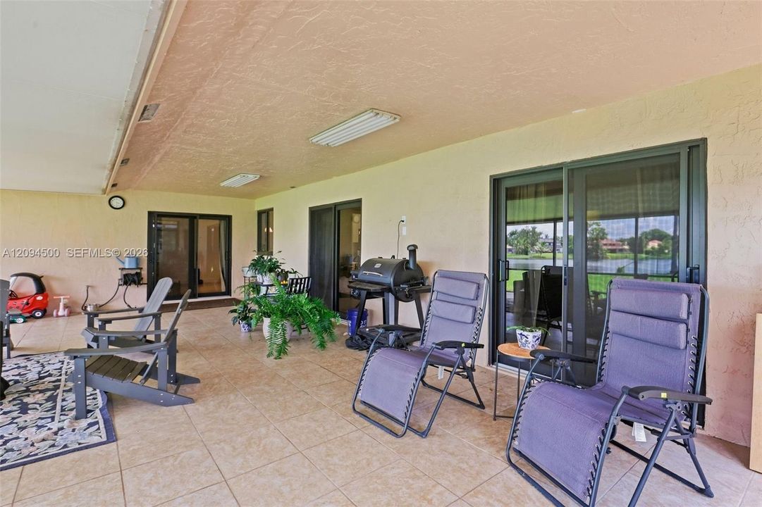 For Sale: $800,000 (3 beds, 2 baths, 1960 Square Feet)