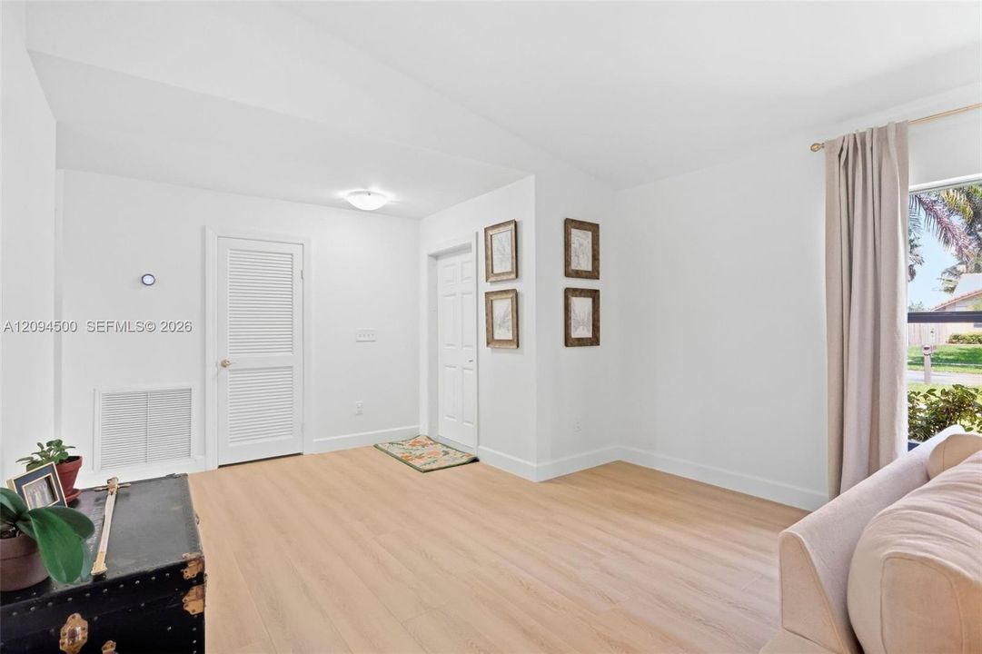 For Sale: $800,000 (3 beds, 2 baths, 1960 Square Feet)