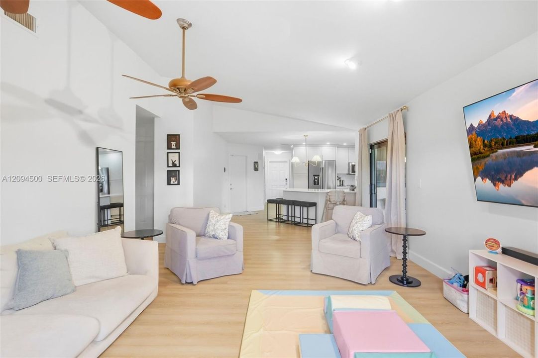 For Sale: $800,000 (3 beds, 2 baths, 1960 Square Feet)