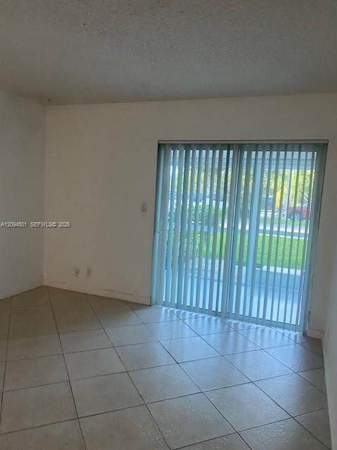 For Rent: $1,900 (1 beds, 1 baths, 845 Square Feet)