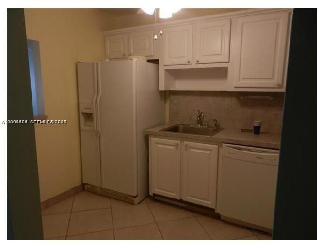 For Rent: $1,900 (1 beds, 1 baths, 845 Square Feet)