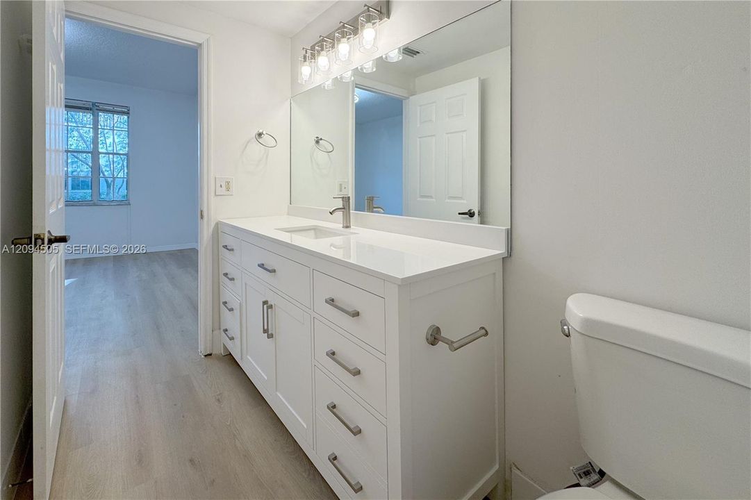 В аренду: $2,450 (2 спален, 2 ванн, 1064 Квадратных фут)