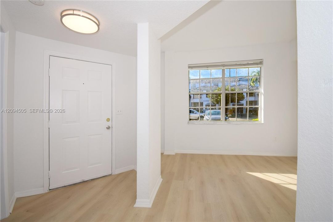 В аренду: $2,450 (2 спален, 2 ванн, 1064 Квадратных фут)