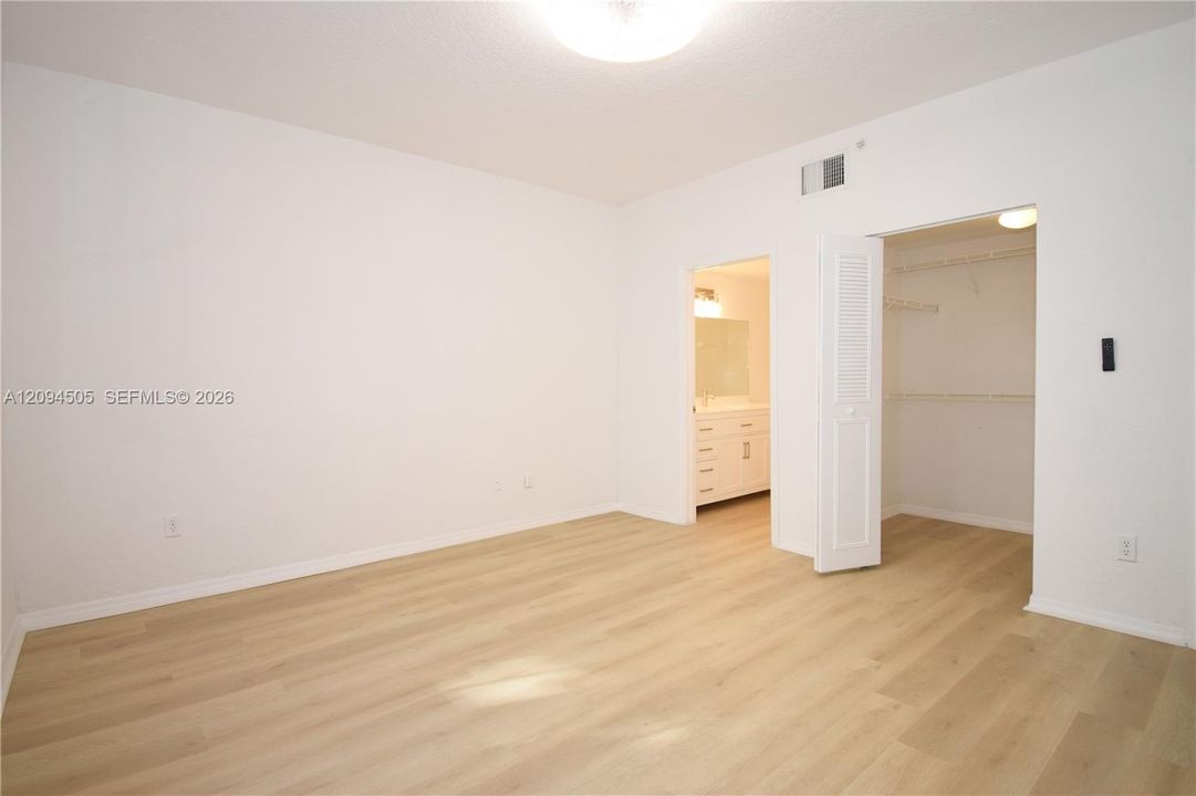 В аренду: $2,450 (2 спален, 2 ванн, 1064 Квадратных фут)