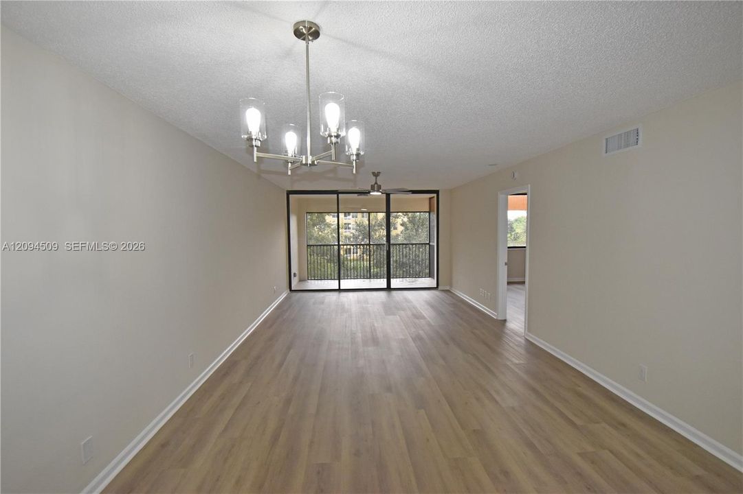 For Sale: $223,900 (2 beds, 2 baths, 1091 Square Feet)