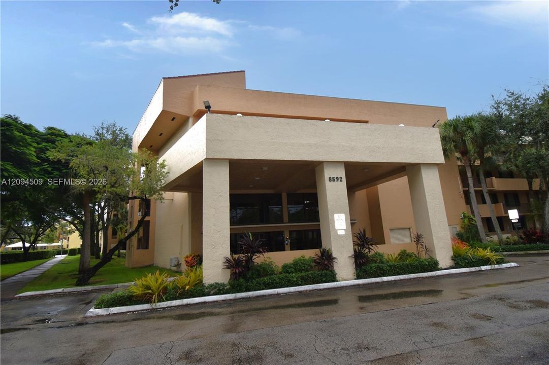 For Sale: $223,900 (2 beds, 2 baths, 1091 Square Feet)