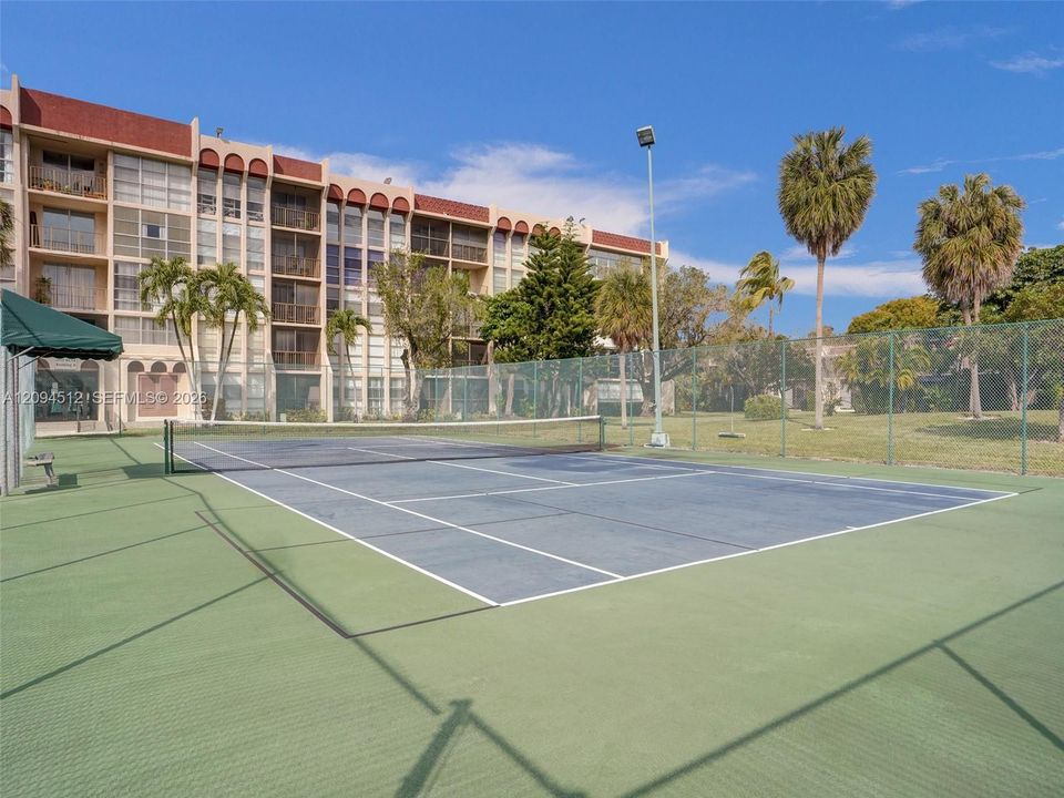 For Rent: $2,000 (2 beds, 2 baths, 1100 Square Feet)