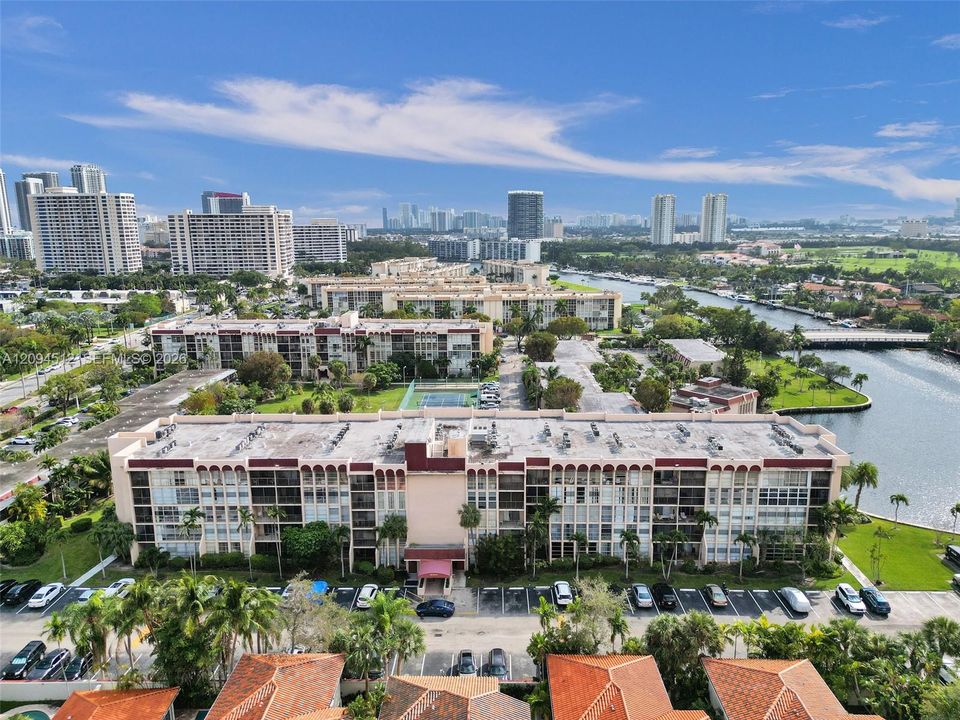 For Rent: $2,000 (2 beds, 2 baths, 1100 Square Feet)