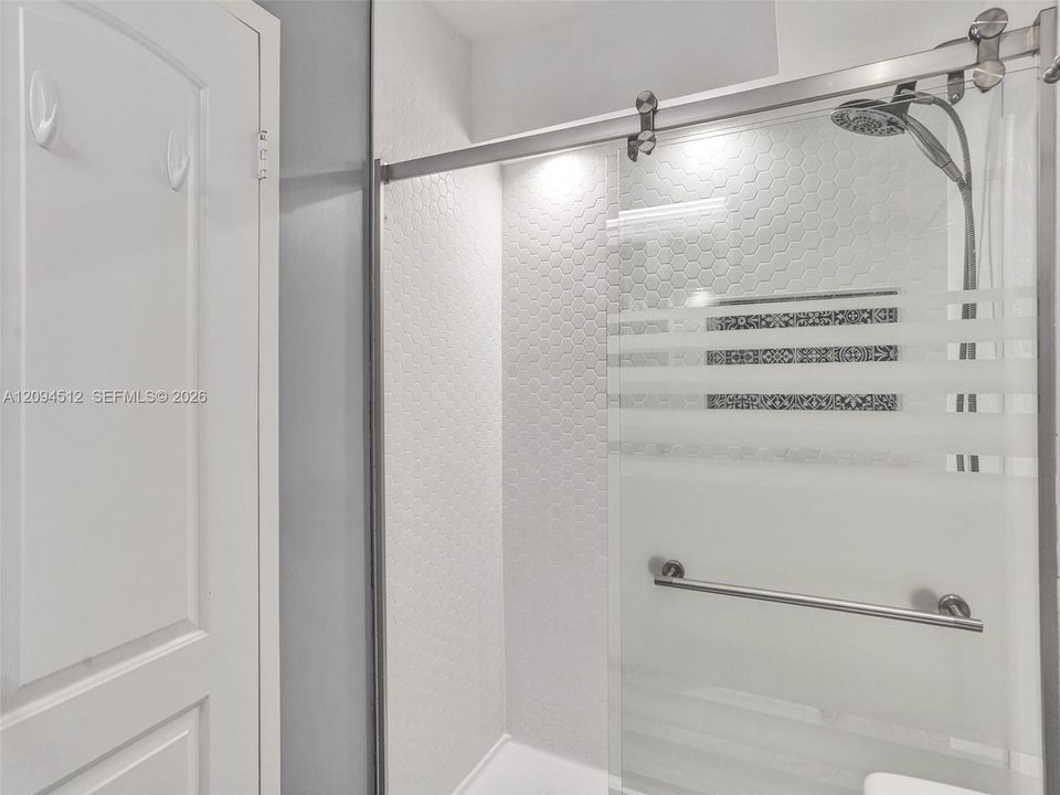 For Rent: $2,000 (2 beds, 2 baths, 1100 Square Feet)