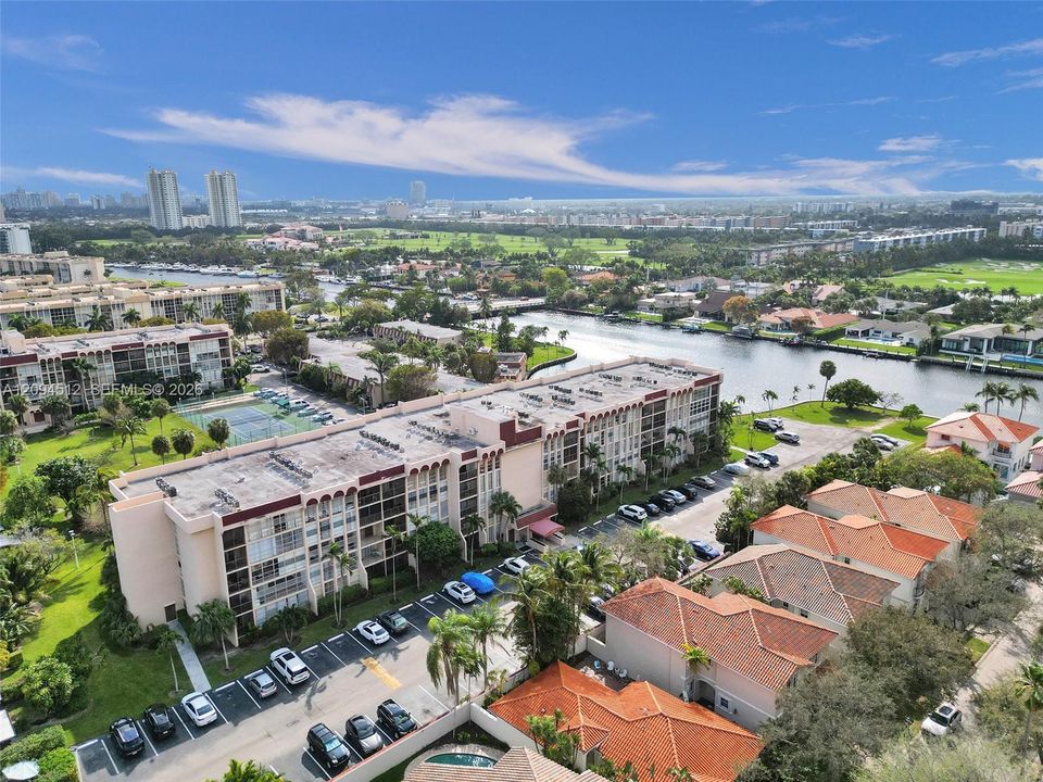 For Rent: $2,000 (2 beds, 2 baths, 1100 Square Feet)