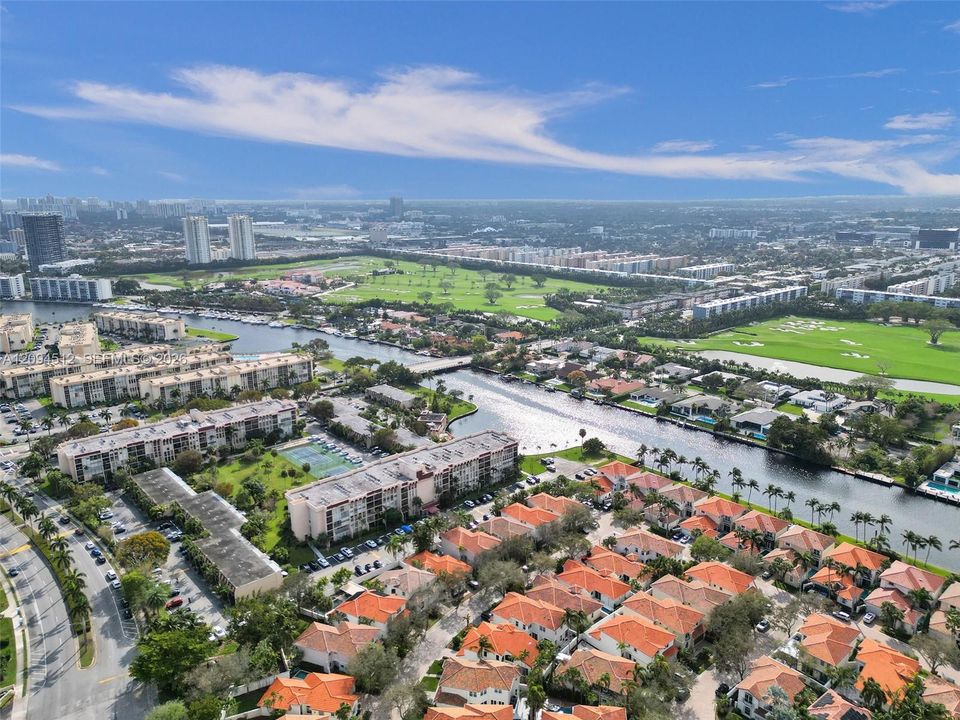 For Rent: $2,000 (2 beds, 2 baths, 1100 Square Feet)