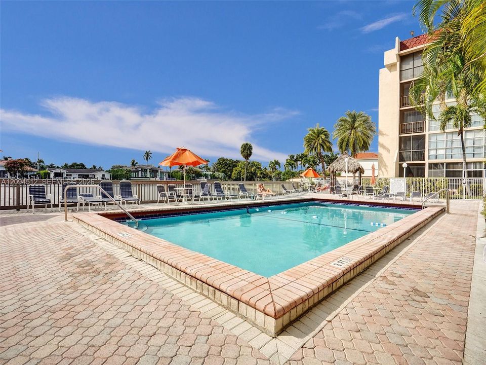 For Rent: $2,000 (2 beds, 2 baths, 1100 Square Feet)