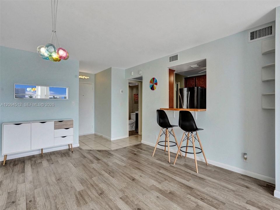 For Rent: $2,000 (2 beds, 2 baths, 1100 Square Feet)