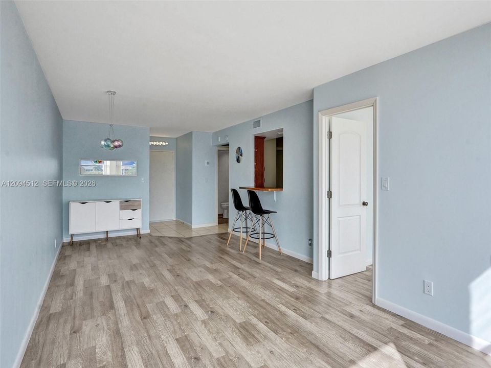 For Rent: $2,000 (2 beds, 2 baths, 1100 Square Feet)