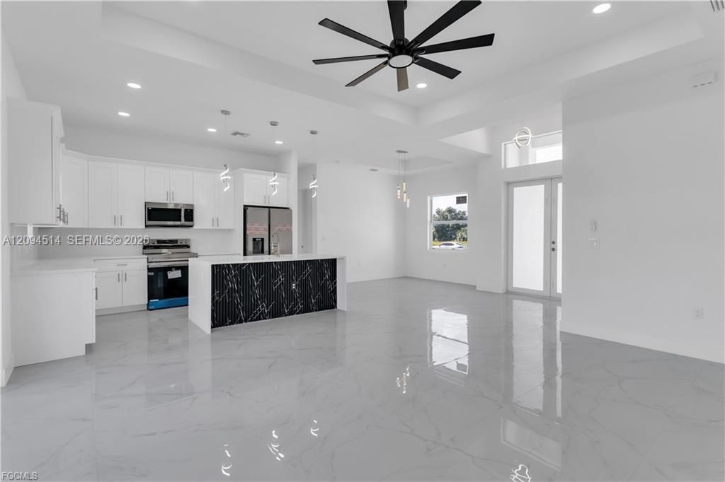 For Rent: $2,200 (3 beds, 2 baths, 0 Square Feet)