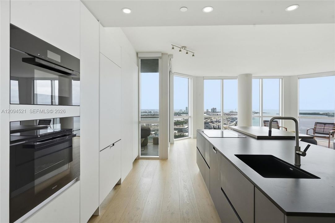 For Sale: $1,700,000 (3 beds, 3 baths, 1795 Square Feet)