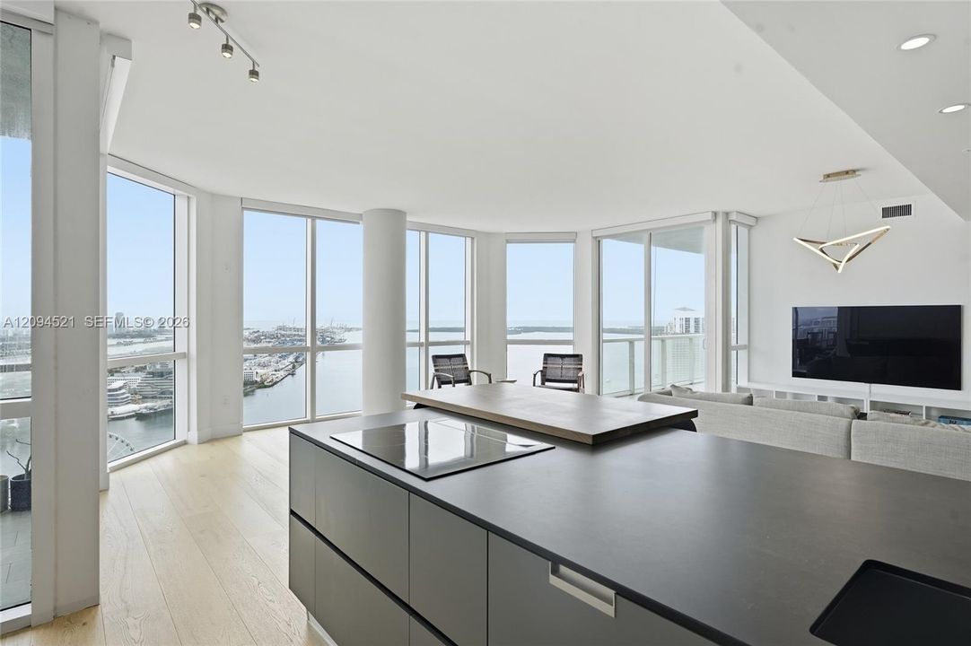For Sale: $1,700,000 (3 beds, 3 baths, 1795 Square Feet)