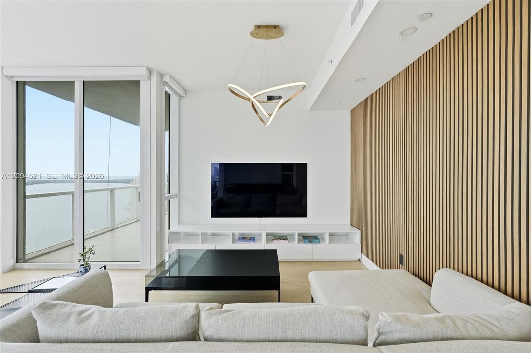 For Sale: $1,700,000 (3 beds, 3 baths, 1795 Square Feet)