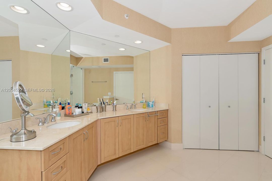 En Venta: $1,425,000 (3 camas, 3 baños, 1888 Pies cuadrados)