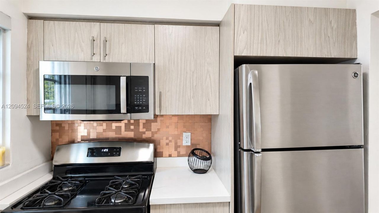 For Rent: $2,600 (1 beds, 1 baths, 750 Square Feet)
