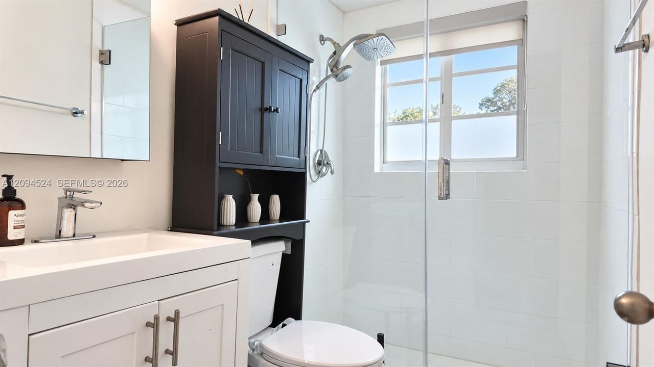 For Rent: $2,600 (1 beds, 1 baths, 750 Square Feet)