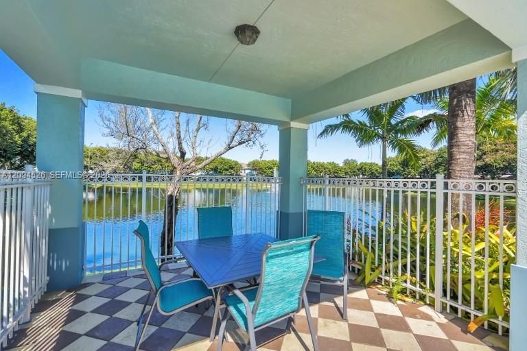 En Venta: $239,000 (3 camas, 2 baños, 1318 Pies cuadrados)