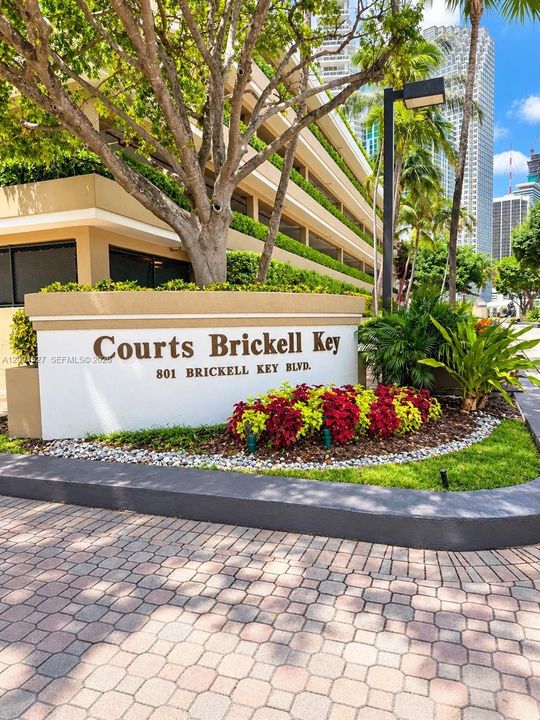 For Rent: $3,600 (1 beds, 1 baths, 863 Square Feet)