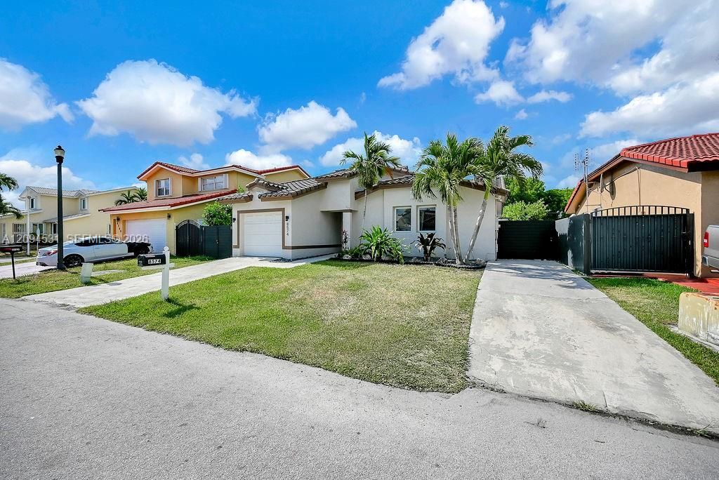 For Rent: $3,600 (3 beds, 2 baths, 1193 Square Feet)