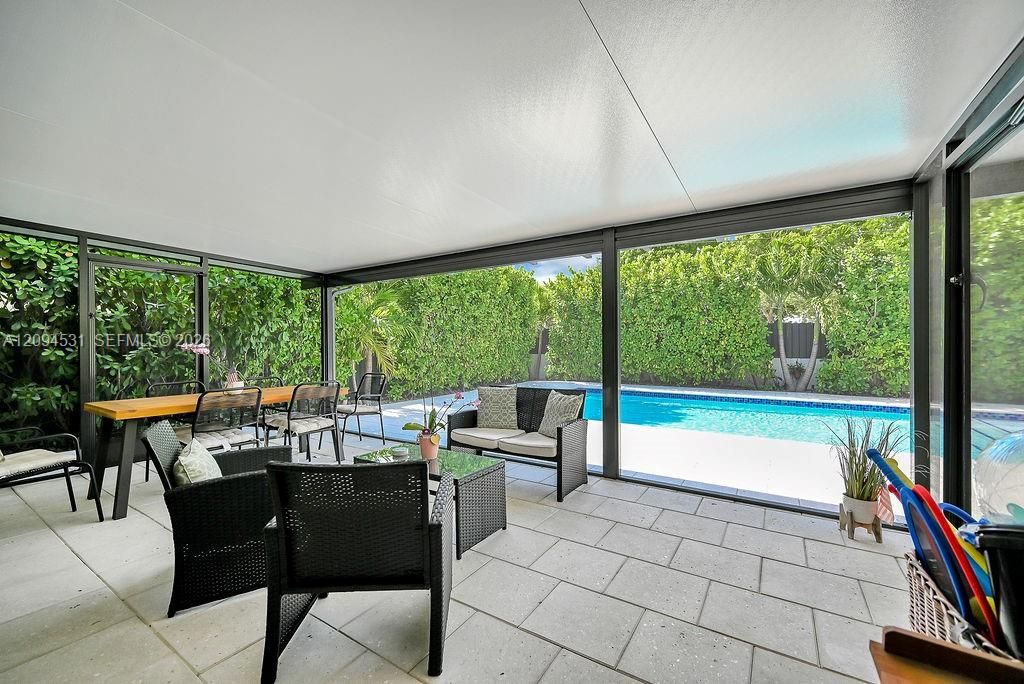 For Rent: $3,600 (3 beds, 2 baths, 1193 Square Feet)