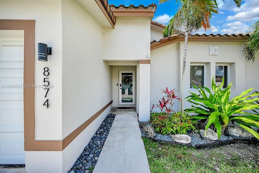 For Rent: $3,600 (3 beds, 2 baths, 1193 Square Feet)