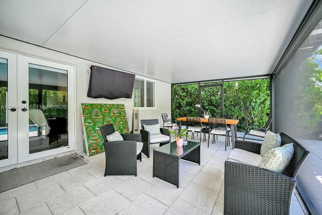 For Rent: $3,600 (3 beds, 2 baths, 1193 Square Feet)