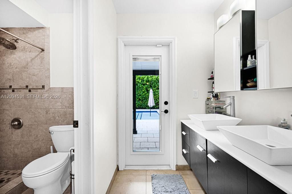 For Rent: $3,600 (3 beds, 2 baths, 1193 Square Feet)