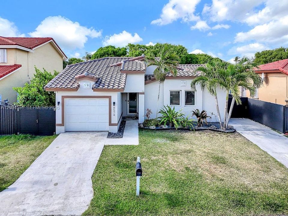 For Rent: $3,600 (3 beds, 2 baths, 1193 Square Feet)