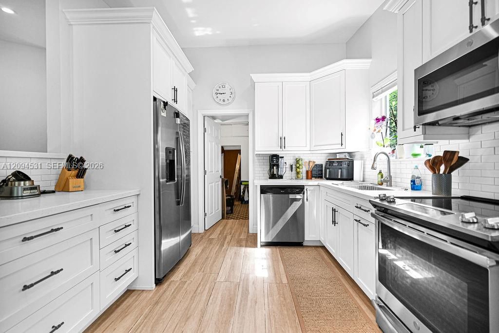 For Rent: $3,600 (3 beds, 2 baths, 1193 Square Feet)