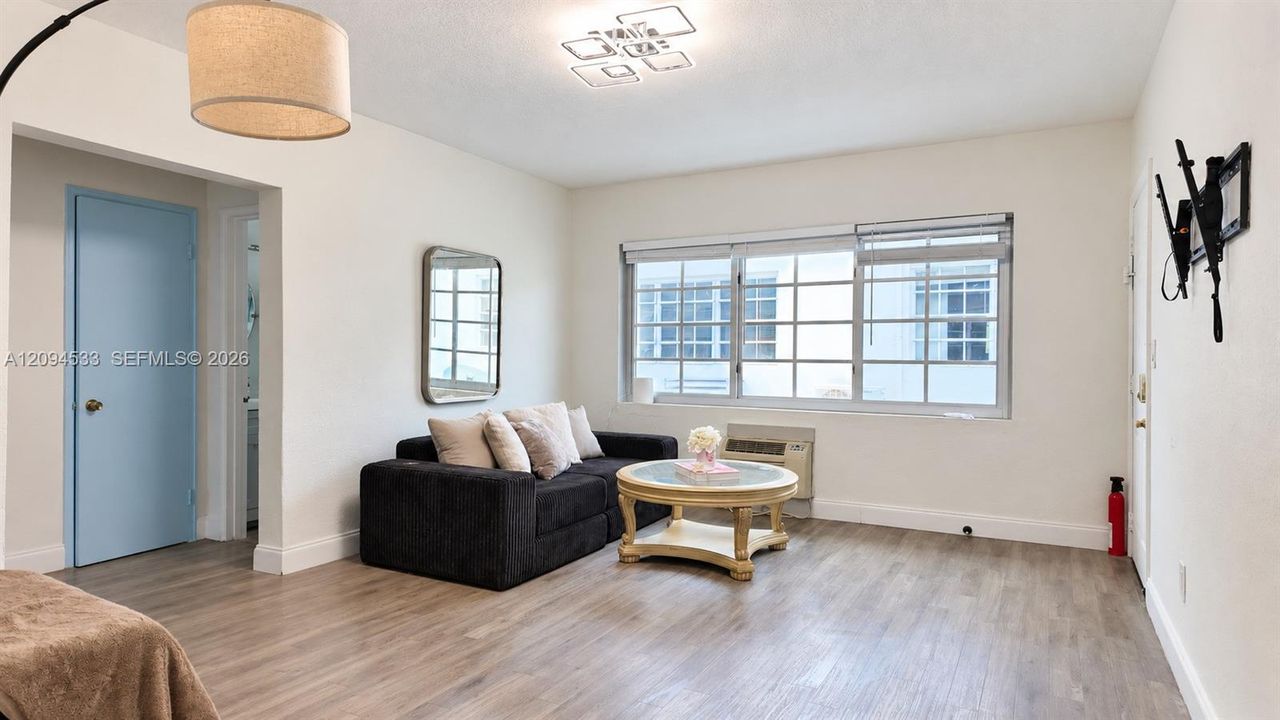 В аренду: $2,800 (1 спален, 1 ванн, 750 Квадратных фут)