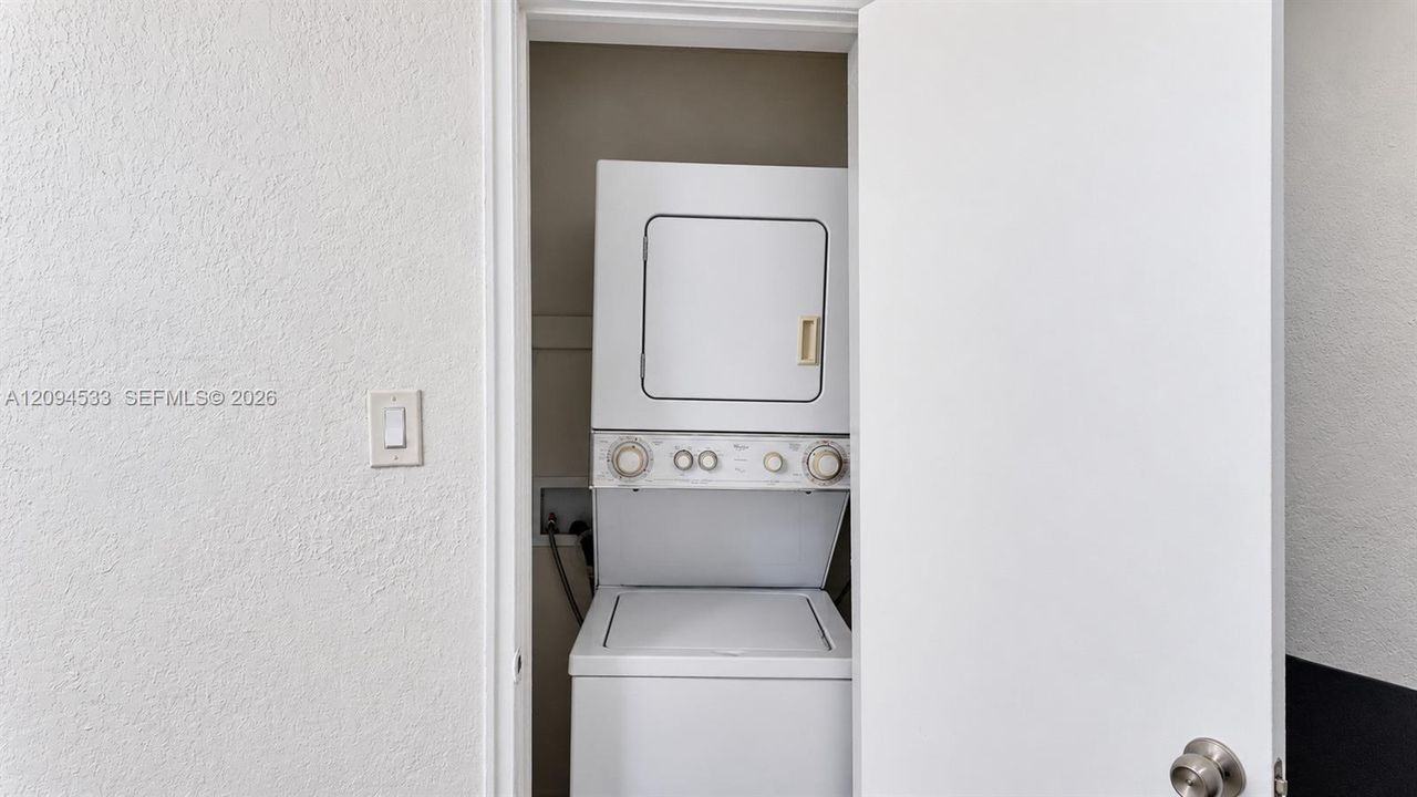 В аренду: $2,800 (1 спален, 1 ванн, 750 Квадратных фут)