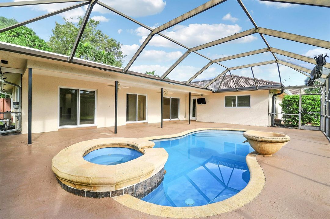 Screened in Pool